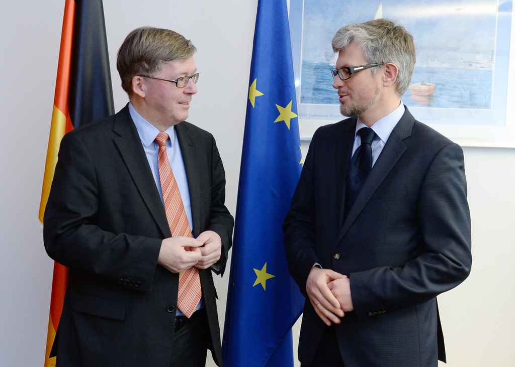 Dr. Hans-Peter Bartels, (li), SPD, Vorsitzender des Verteidigungsausschusses des Deutschen Bundestages, empfängt den Botschafter der Ukraine in der Bundesrepublik Deutschland, S. E. Dr. Andrij Melnyk, (re), zu einem Gespräch., Bildnachweis: Deutscher Bundestag/Achim Melde